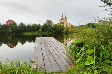 Колюбакино Церковь Рождества Пресвятой Богородицы с прудом